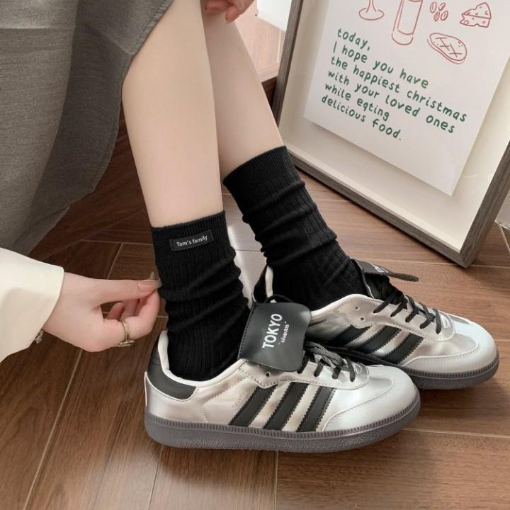 Korean Style Solid Color Mid-Calf Socks: Trendy Women's Versatile Boneless Scrunchy Socks with Cloth Label
