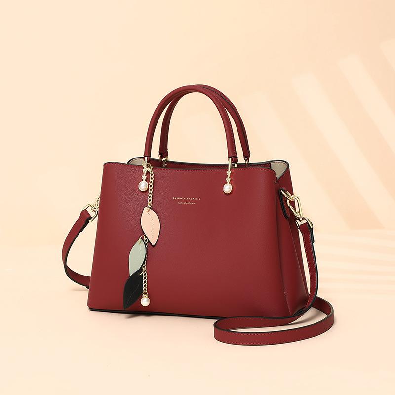 A New Versatile Handbag Large Capacity Shoulder Bag Fashionable and High-end Crossbody Commuting Bag