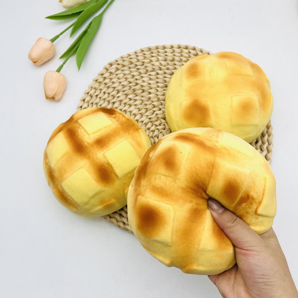 Squishy Pineapple Bun Stress Relief Toy - Slow Rebound Simulated Food Prop