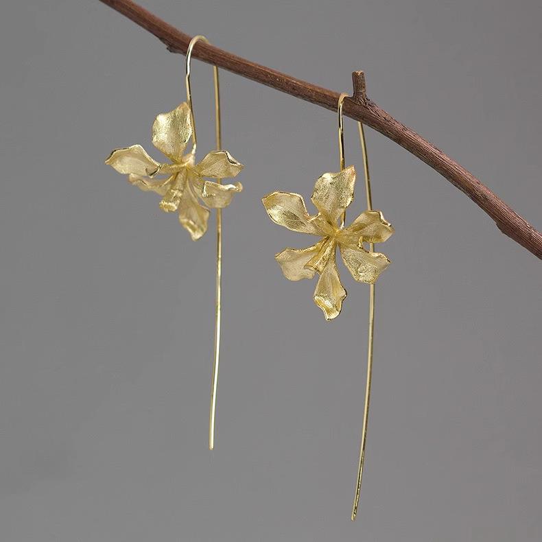 

Shanlin Iris Enchantment Gold & Silver Floral Earrings - Elegant, Natural-Style Jewelry for Women