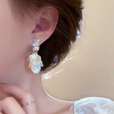 Super Fairy Flower Earrings Women's New Popular Earrings Niche Design French Stud Earrings Temperament High-end Earrings