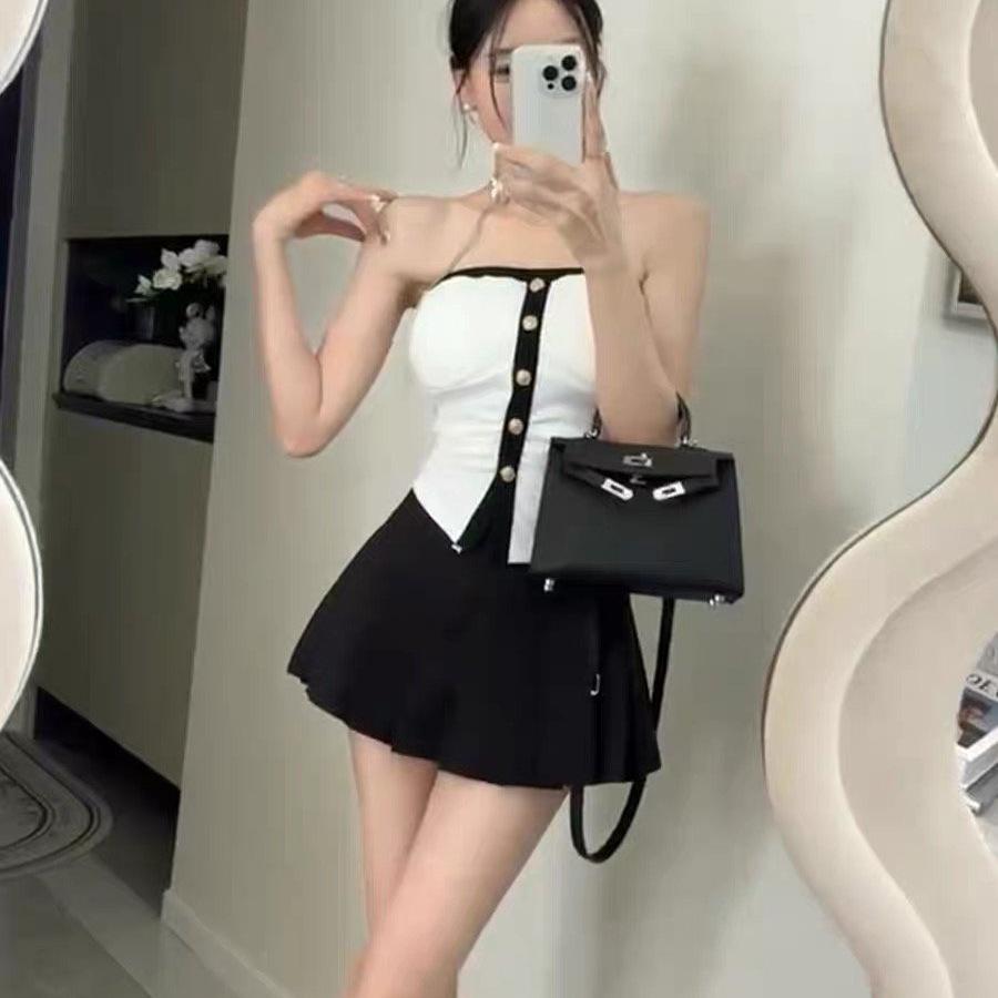 Off-the-Shoulder Dongdaemun Bandeau: Spring/Summer Color-Block Tank with Buttons - Chic Korean Style, Pure Desire.