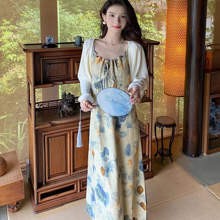 Chinesisches Tuschemalerei Off-Shoulder Batik-Camisole-Kleid - Schnürung, Lockere Taille, Urlaubsstil.