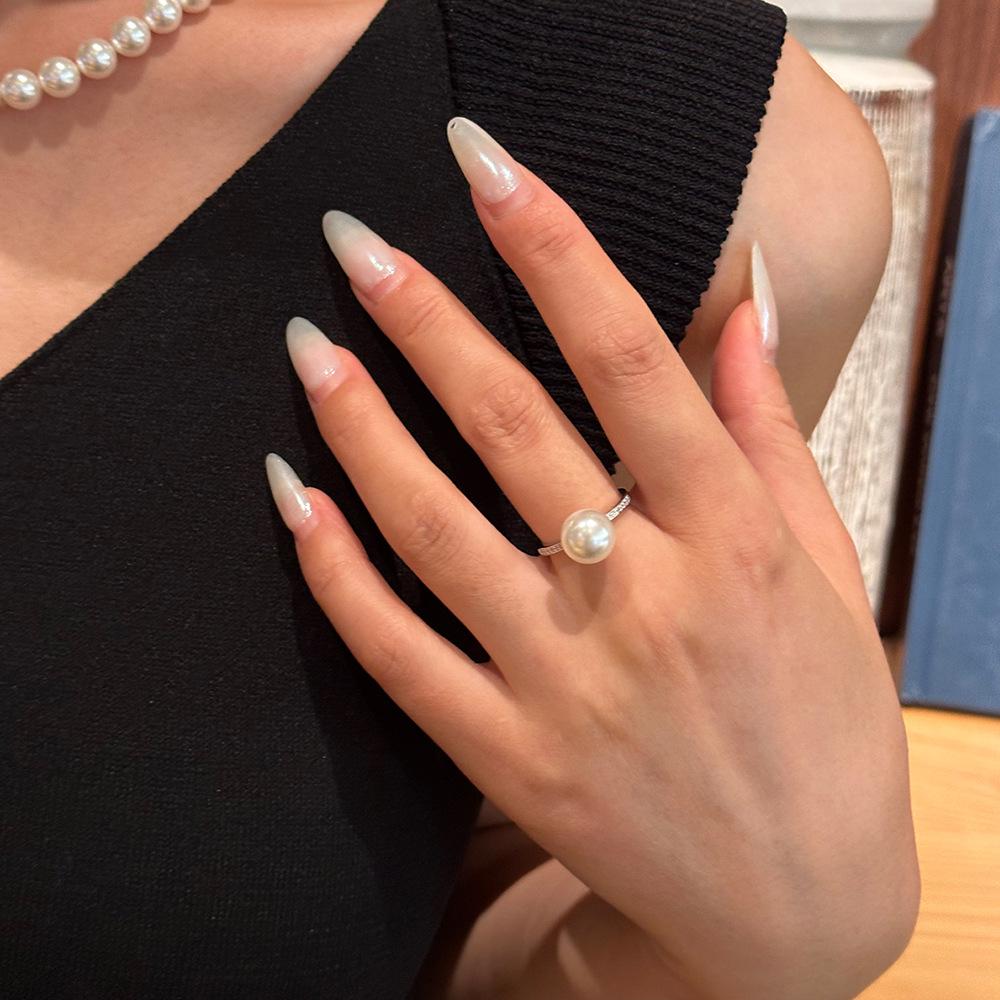 Exquisite Adjustable Ring with Imitation Austrian Pearl, Genuine Hemp, and Fine Diamond In Gray
