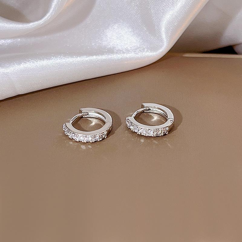 2023 Spring/Summer Minimalist Diamond Earrings: Stylish, Versatile Luxury Round Earring for Women