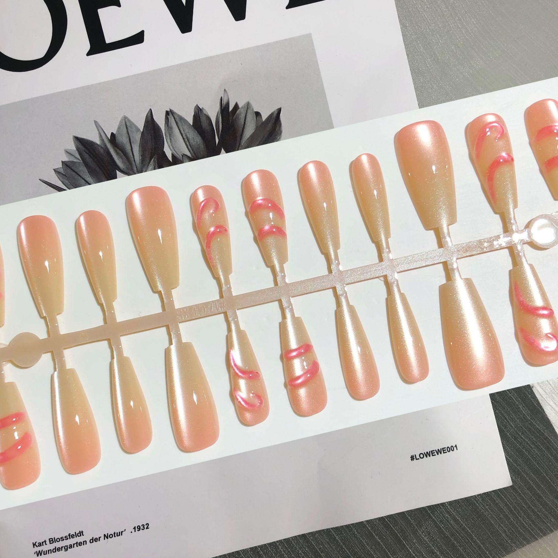 

3D Розовые Змеи Бабочки Накладные Ногти: Крутой нюдовый прозрачный дизайн «кошачий глаз» для Нового года