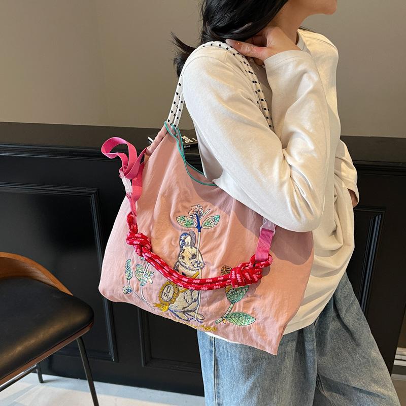 Handbag Women's 2025 New Crossbody Casual Niche Design Commuter Underarm Bag Women's Shoulder Large Capacity Tote Bag