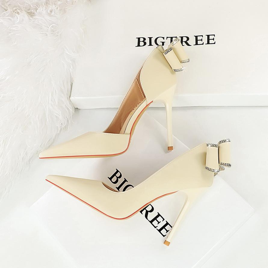 Banquet Vysoké podpatky Tenké podpatky Mělká ústa Špičatá špička na straně vyhloubené štrasový motýlek jednoduché boty