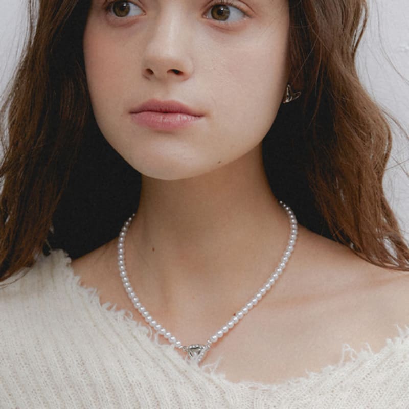 GETMEBLING Heart Pearl Magnet Necklace