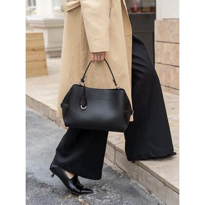Roční velkokapacitní taška přes rameno Nišový design Jednoduchá crossbody taška pro ženy s vysoce kvalitní a univerzální taškou na dojíždění