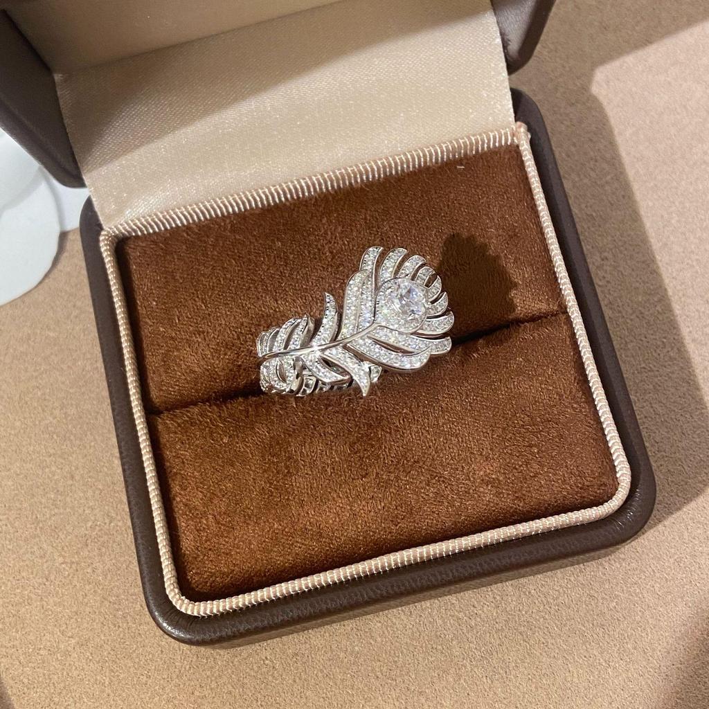 Zirconia Feather Metal Ring: High-End Korean Style, Simple and Trendy Versatile Women's Jewelry.