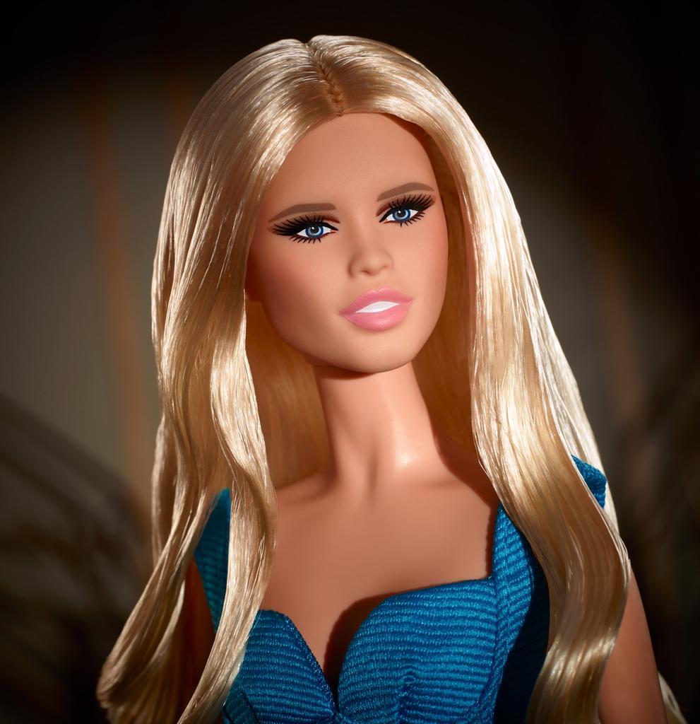 barbie Claudia Schiffer ve Versace dospělých let a HCB94 [Signature Platinum] [Oblékací panenka/panenka] [Pro (18 nahoru)]