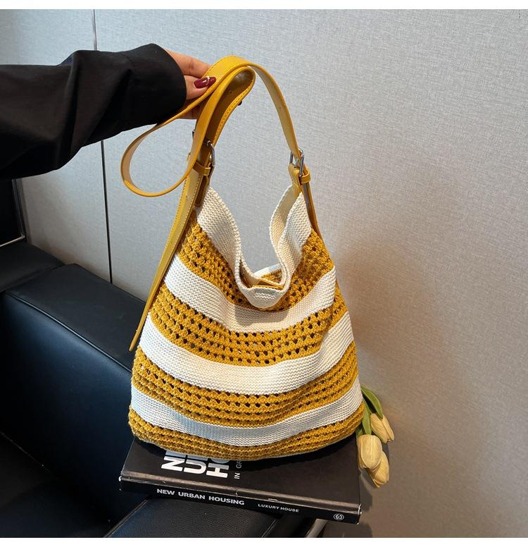 Bag Women's New Contrasting Color Woven Bag Fashionable Hollow Niche Light Luxury Tote Bag Vacation Beach Bag
