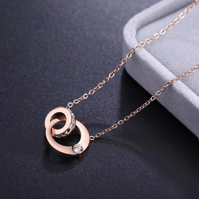 Doppelring-Diamantkette aus 18 Karat Roségold mit Anhänger aus Titanstahl – trendige Schlüsselbeinkette für Damen