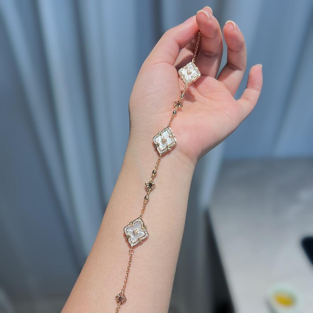 Italian Cloth Qi Latti Brushed Craft Four-Leaf Clover Bracelet Women'S Retro Diamond-Set Natural White Fritillary Three-Flower Bracelet