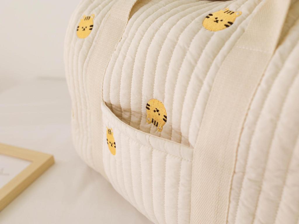 Korean INS-Style Embroidered Travel Bag: Large Capacity, Lightweight, Versatile Handbag