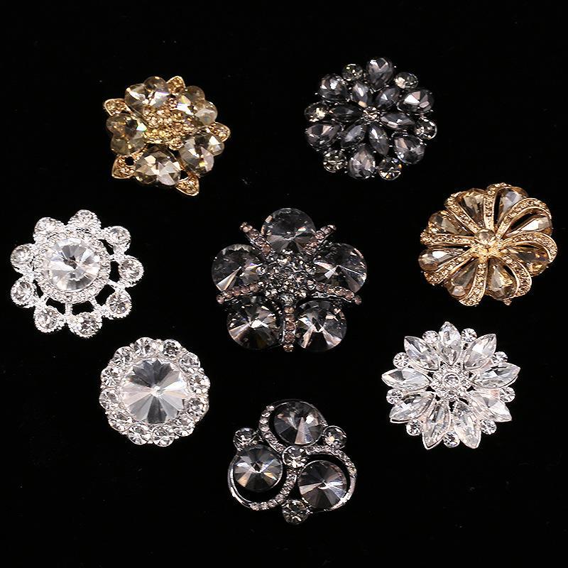 Damskie ekskluzywne czarne modne metalowe guziki z futra norek z wzorem płatków ze strasów