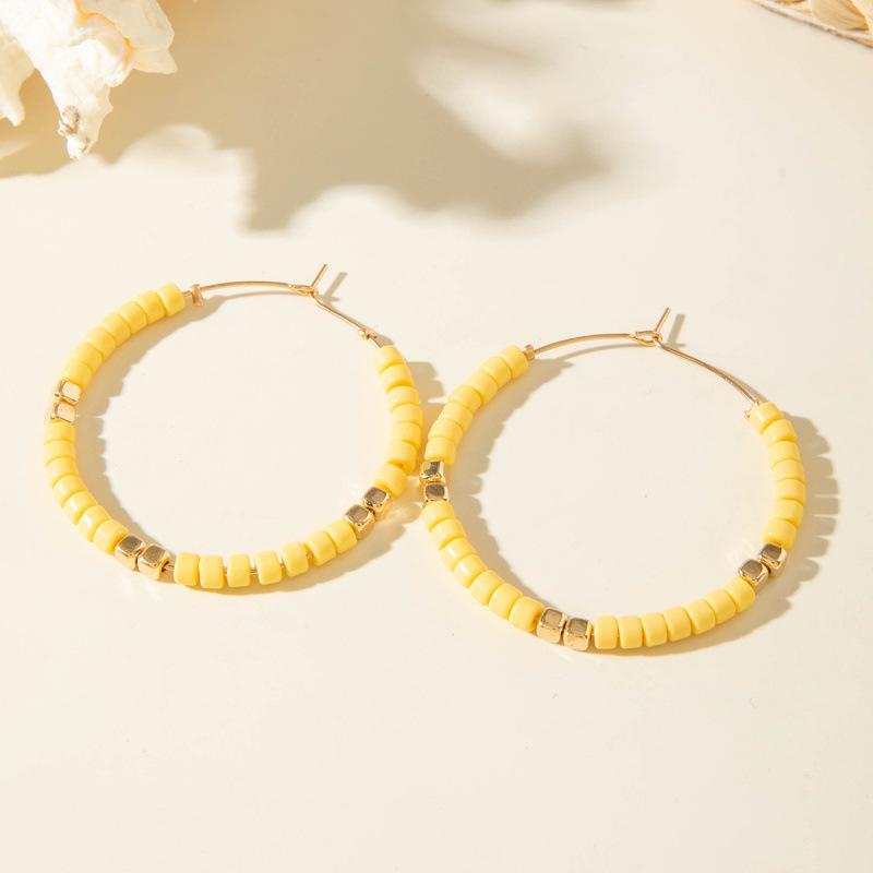 New light luxury French earrings, retro versatile earrings, resin colored gold bead jewelry