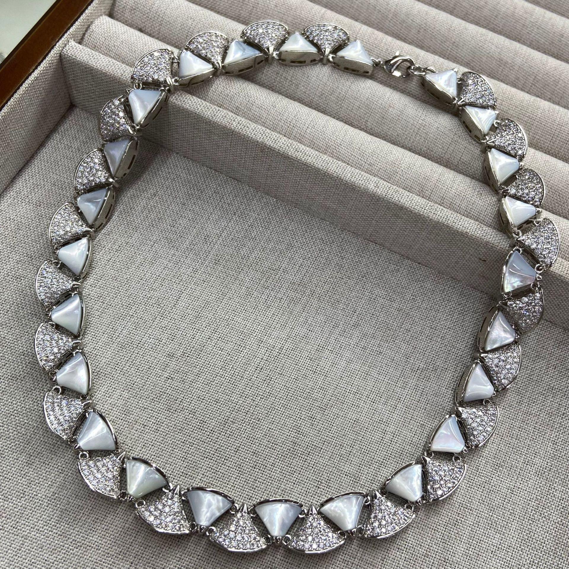 

Personalized Creative Design Fashion Triangular Shell High-End Necklace Micro-Inlaid Zircon Versatile Set Jewelry
