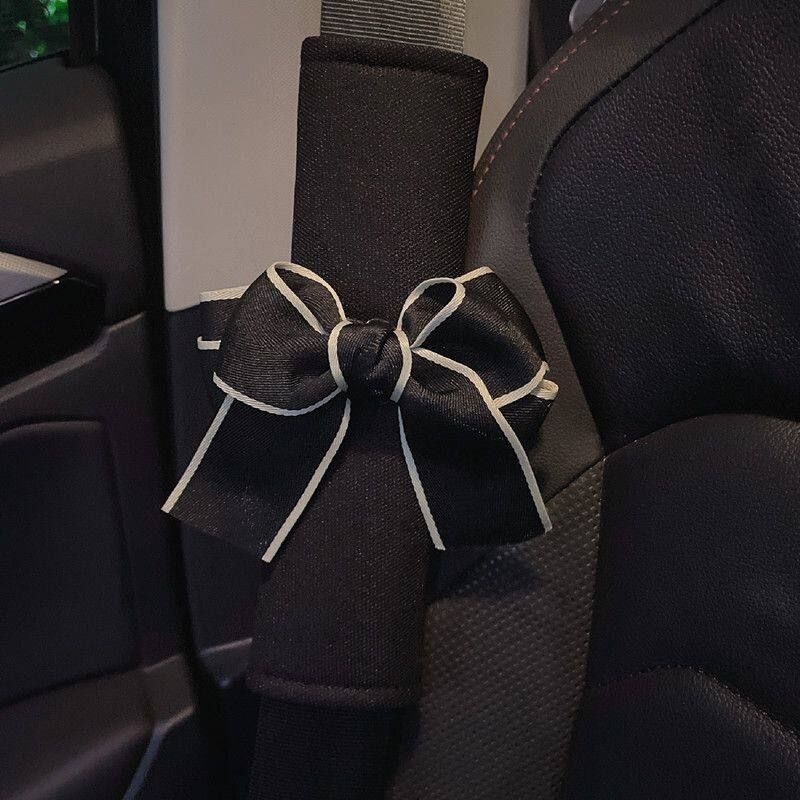 German High-End Car Seatbelt Shoulder Pads, a Pair of Anti-Neck-Strangling Plush Soft Car Interior Accessories, Creative and Cute