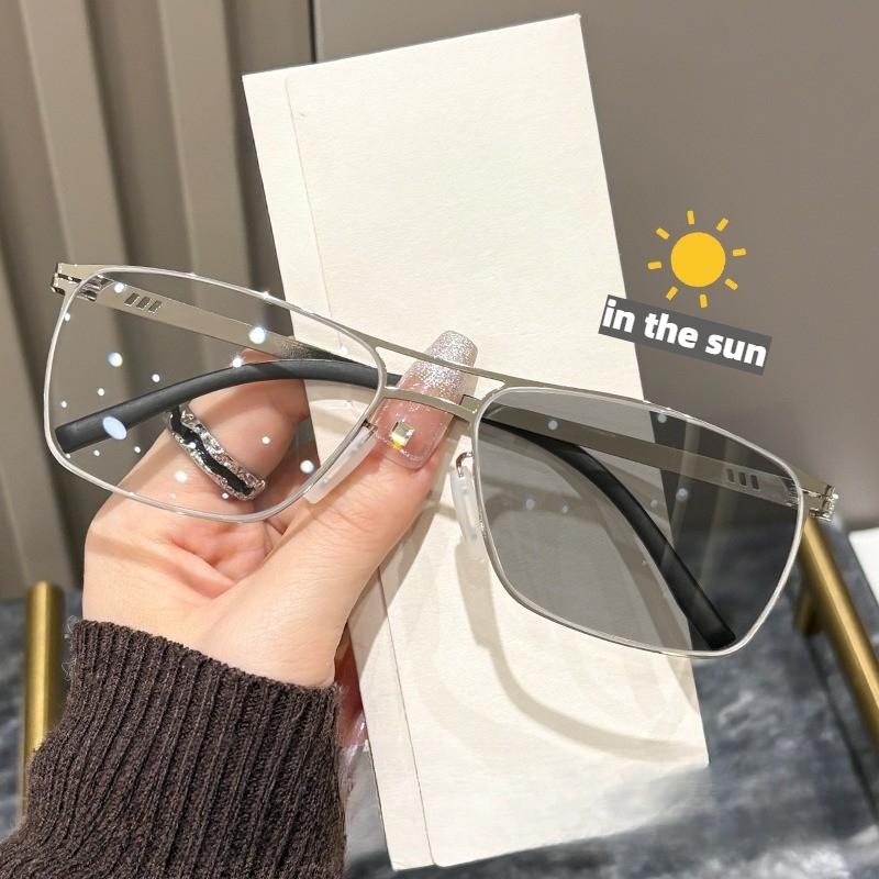 Ultra-lightweight Metal Photochromic Anti-blue Light Presbyopic Glasses Luxury Business Sun Protection Eyeglasses 0 To +4.0
