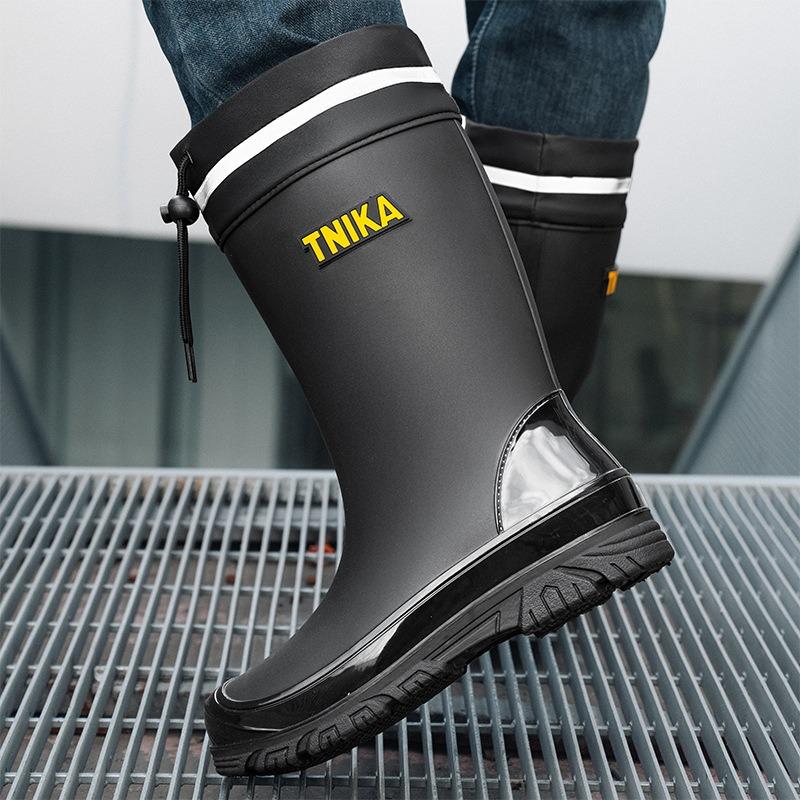 British fashion black and red men's medium rain boots night back beam of light waterproof shoes non-slip men's rain boots fishing foot protectors