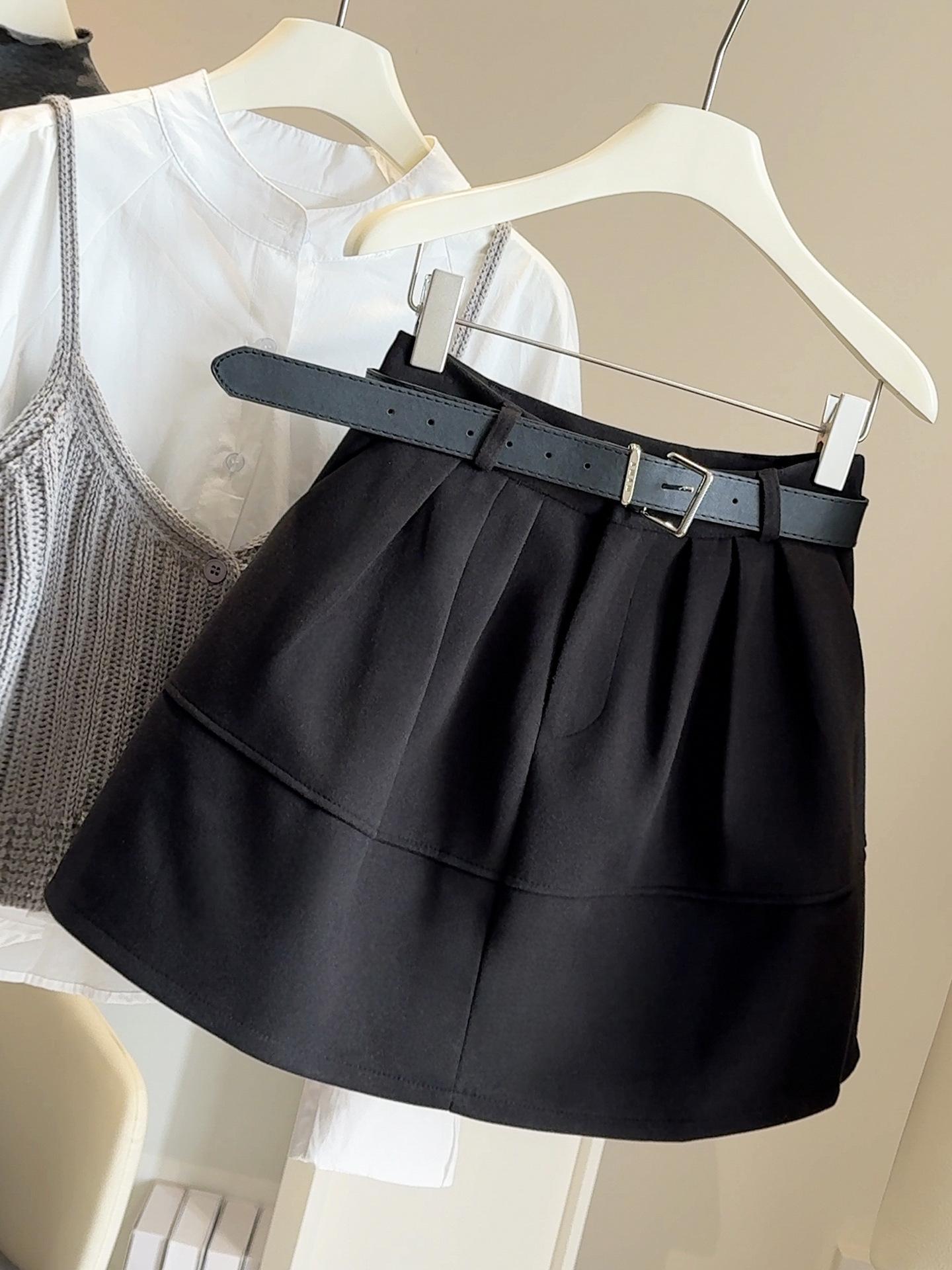 

Women s Petite Woolen High-Waist Fluffy Short Skirt - Slimming Lantern Bud Design for Autumn/Winter Large