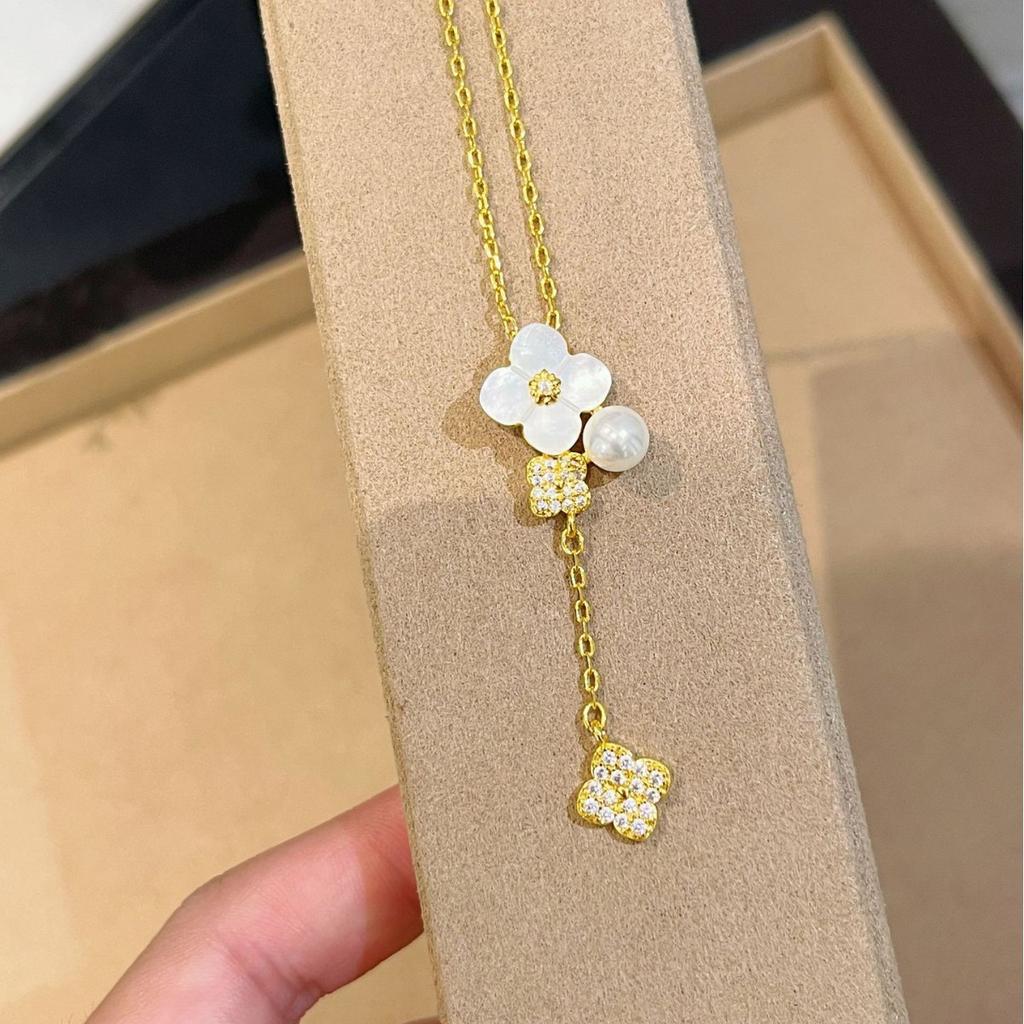 French Retro Four-Leaf Flower White Shell Fringed Necklace Five-Flower Bracelet Petal Temperament Premium Light Luxury Set