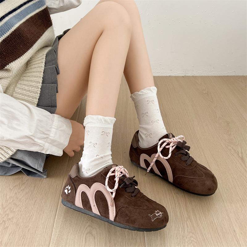 Queen Fan Retro Flat Bottom Inner Height Increase Moral Training Shoes Women's 2025 New Autumn Skirt Versatile Low-top Board Shoes