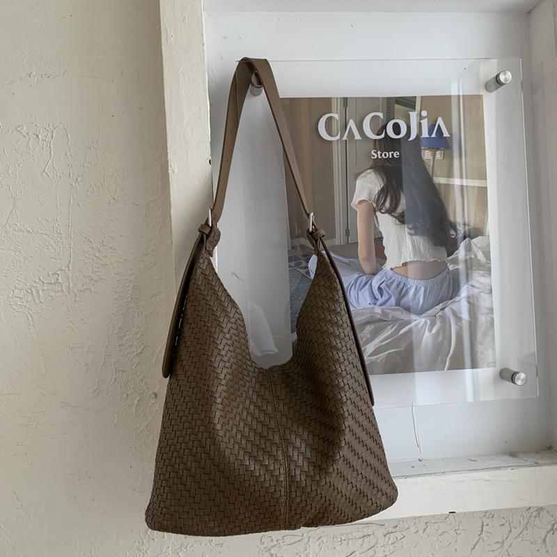 Retro work commuter women large capacity 2025 autumn and winter new fashionable solid color casual shoulder shopping bag tote bag
