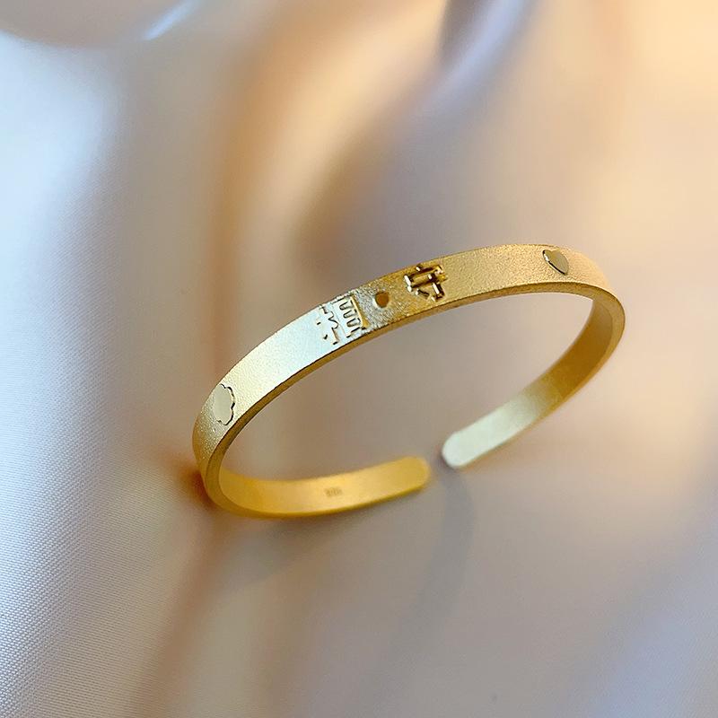 

Изысканный браслет из золотого песка: Древний метод гальванопокрытия, Элегантный открытый дизайн, Браслет в стиле знаменитостей