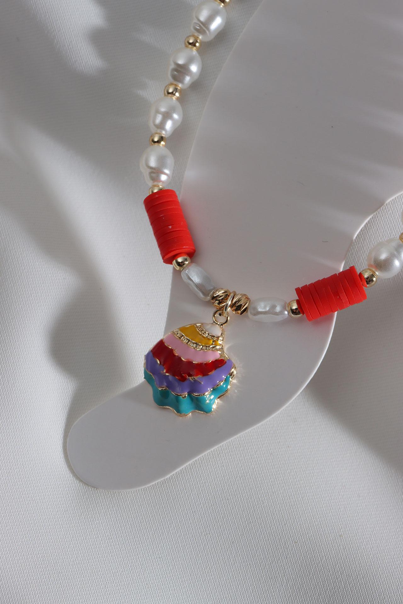 

Красный браслет Fimo с подвеской из жемчуга и ракушек