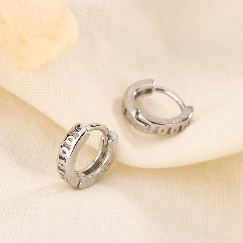 Minimalist Hoop Earrings For Women Niche Light Luxury Studs Simple Elegant Ear Jewelry Fashionable Daily Wear Accessories