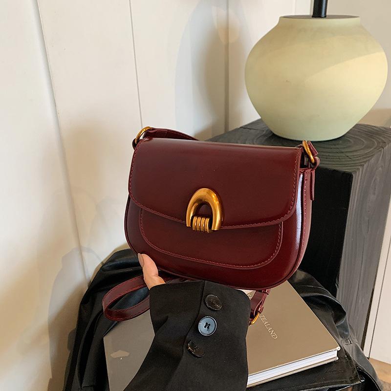 

Текстурированная сумка под мышкой женская 2025 новая модная универсальная ретро сумка через плечо большой вместимости сумка-мессенджер маленькая квадратная сумка 20*6.5*15.5 бордовый