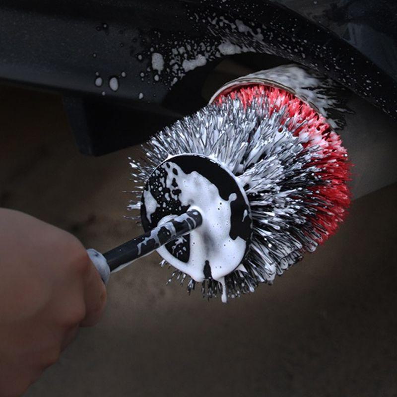 Kartáč na čištění nábojů kol - Speciální nástroj pro čištění pneumatik, motoru a interiéru.
