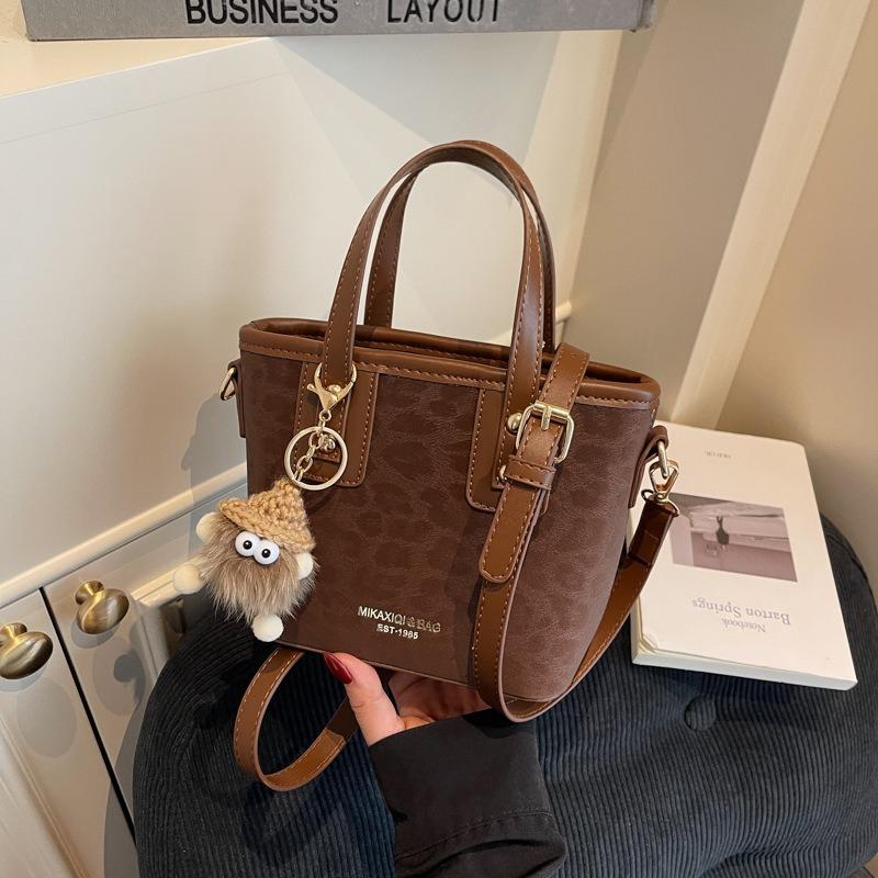 Hand Carry Simple and Versatile Bucket Bag Women's New Trend Fashion Niche Design Crossbody Small Square Bag