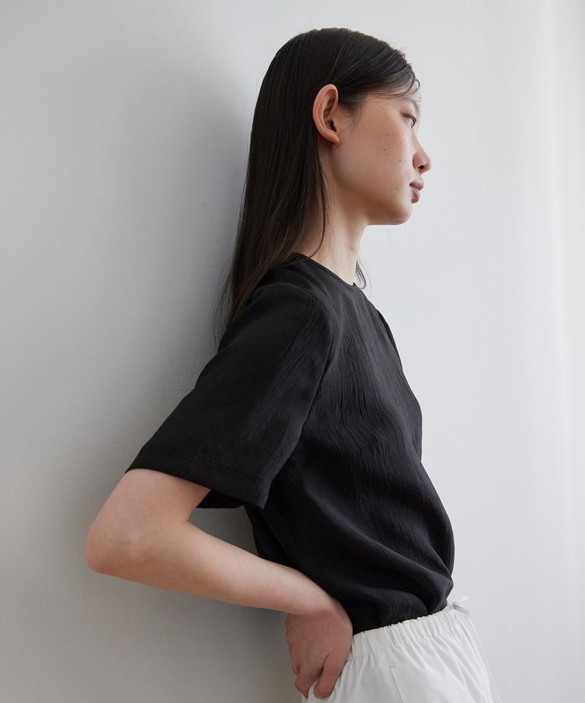 STEP AROUND Crack Half Sleeves Blouse_Black
