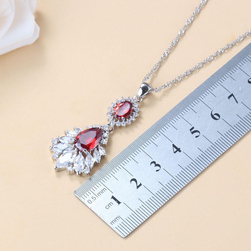 Set dámských náušnic, náhrdelníku a prstenu s přívěskem z modrého safíru