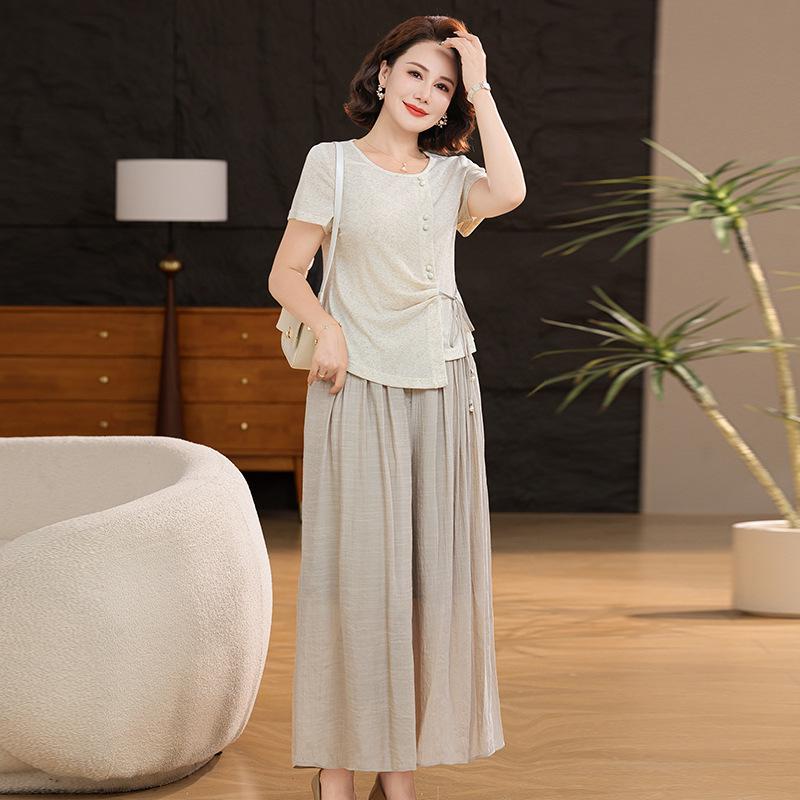 2026 Summer Plus Size Loose 2-Piece Set: Stylish Short Sleeve Top for Middle-Aged & Elderly Women