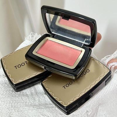 Make-up na obličej – Tvářenky
