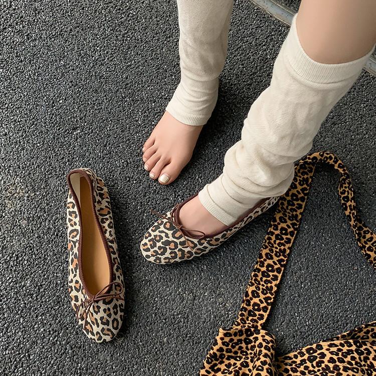 

Французские серебристые туфли на плоской подошве женская обувь весна и лето 2025 новая поздний вечерний бриз нежные балетки туфли Дуду 39 цветной печати леопарда