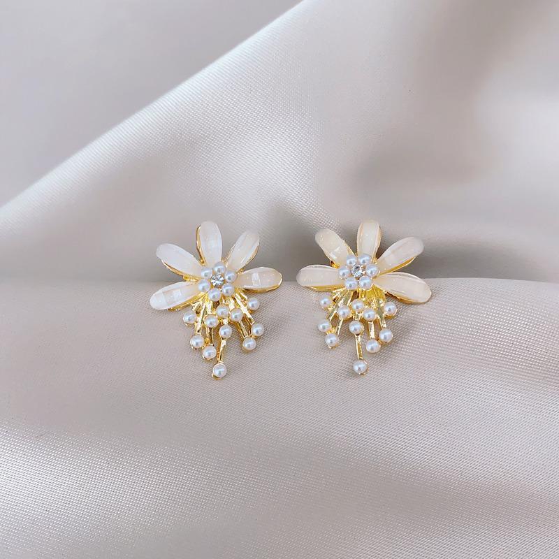Elegant Korean Pearl Flower Earrings