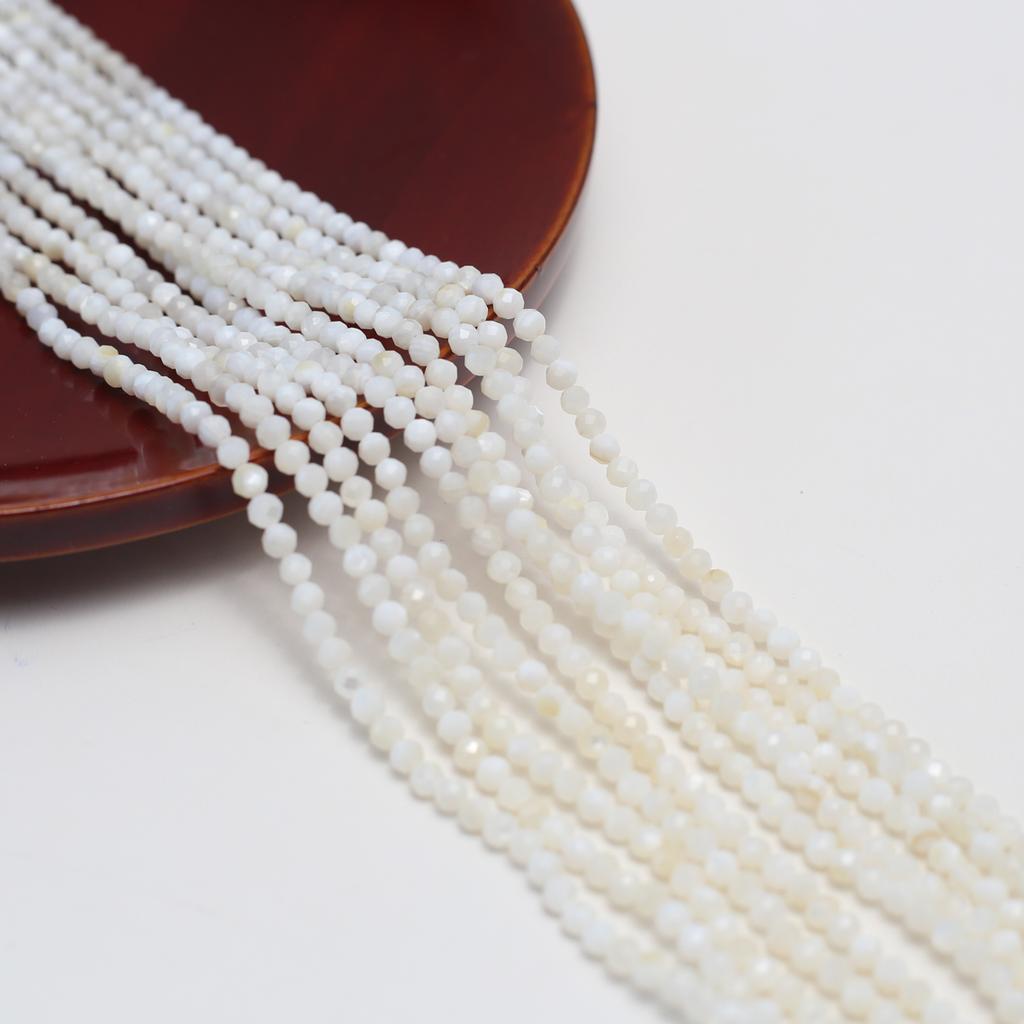 Přírodní sladkovodní mušlové korálky Bílé fasetované korálky 2-4mm Pro výrobu šperků DIY Náhrdelník Náramek Náušnice Doplněk Délka 38cm