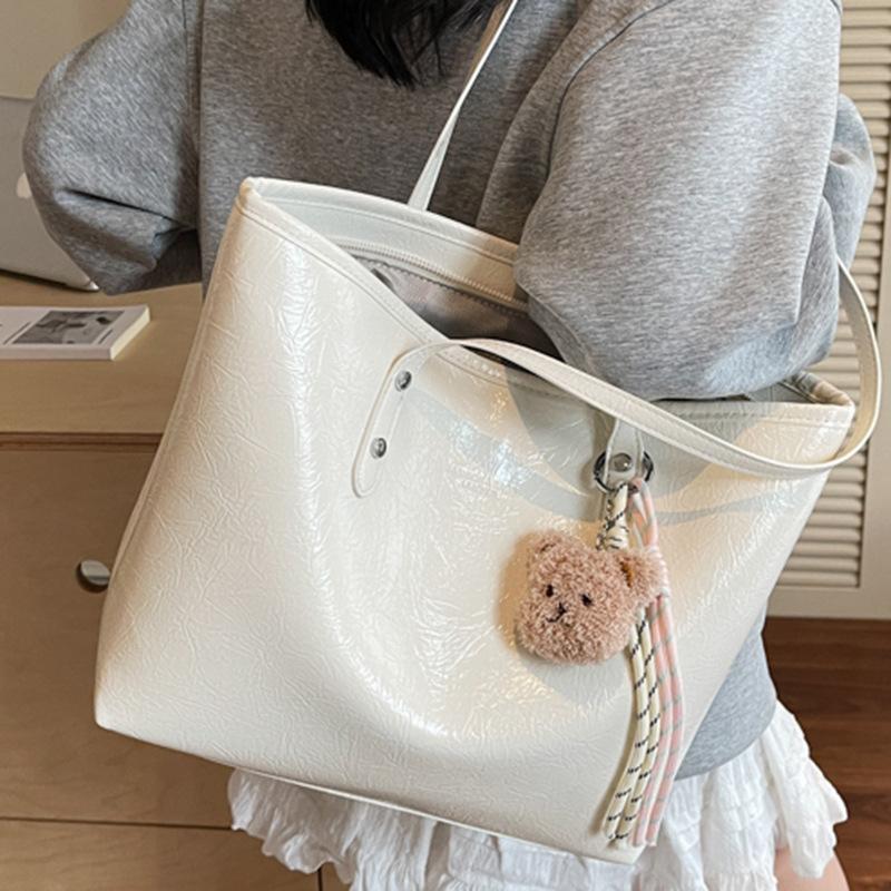 Large-capacity commuter tote bag 2025 summer new fashion trendy temperament shoulder bag hand-scratched armpit bag