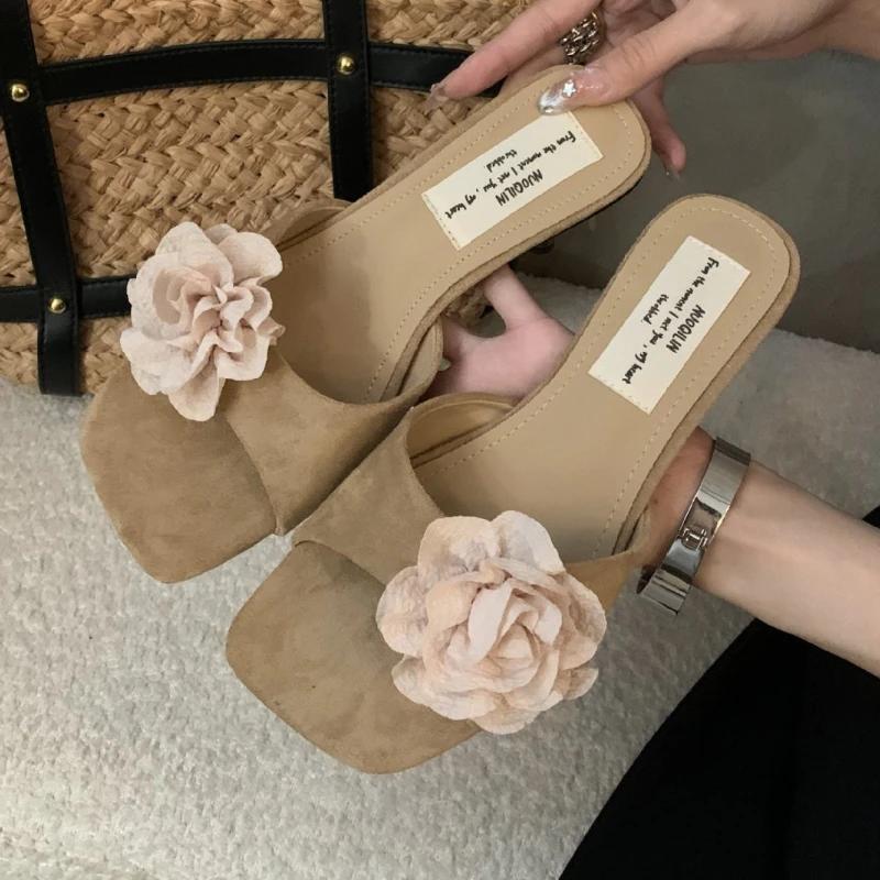 Fashion Elegant Flower Decoration Low Heel Slippers Women Fashion Square Toe Strange Style Design Slide Sandals Sexy Open Toe Beach Shoe