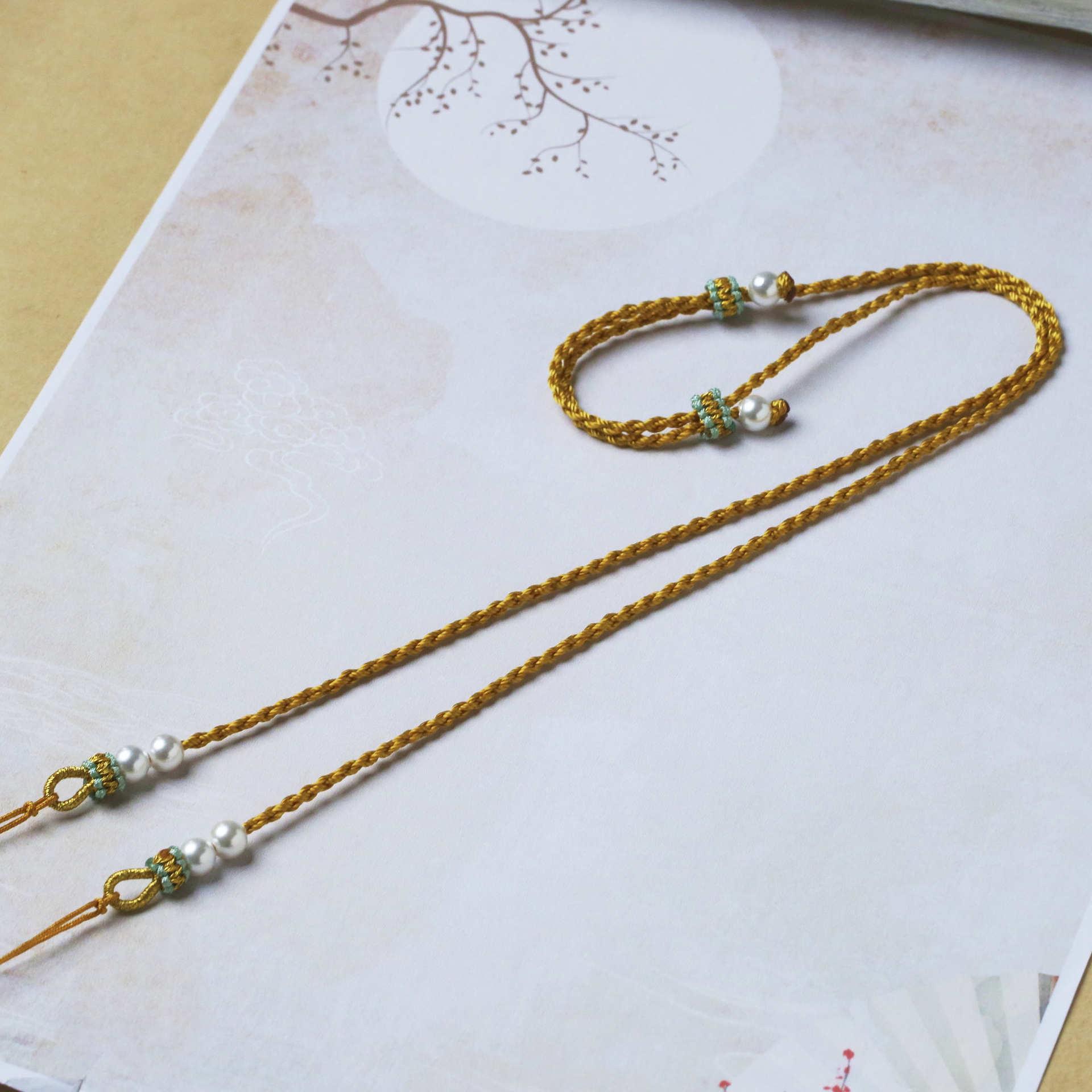 

Колье ручной работы «Парча Кои» на ключицу с регулируемым плетеным шнурком и подвеской-мешочком с замком No Specification