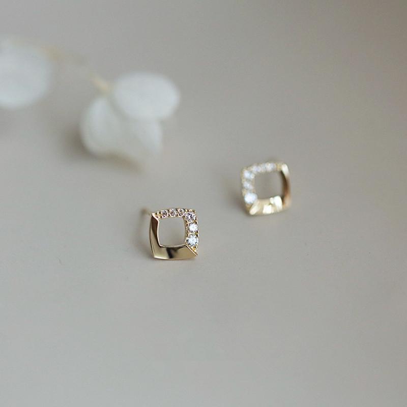 

925 Sterling Silver French Square Pavé Crystal Asymmetrical Stud Earrings Women Light Luxury Temperament Wedding Party Jewelry Silver