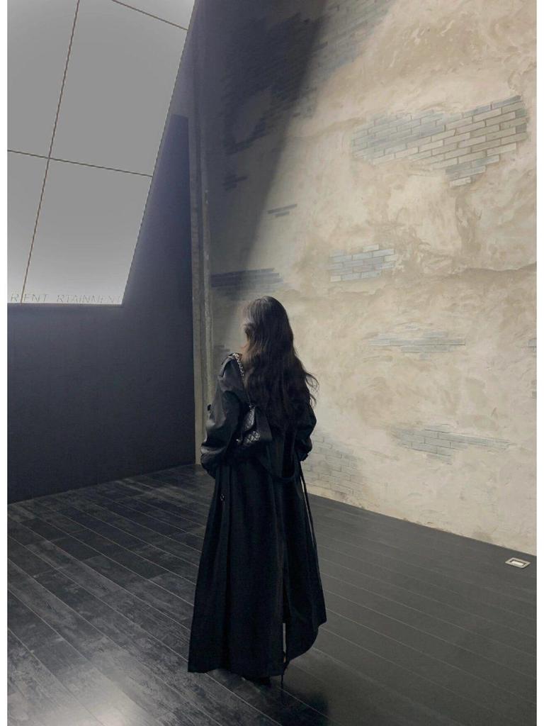 2025 Khaki pařížský trenčkot střední délky: Ležérní elegance inspirovaná Británií