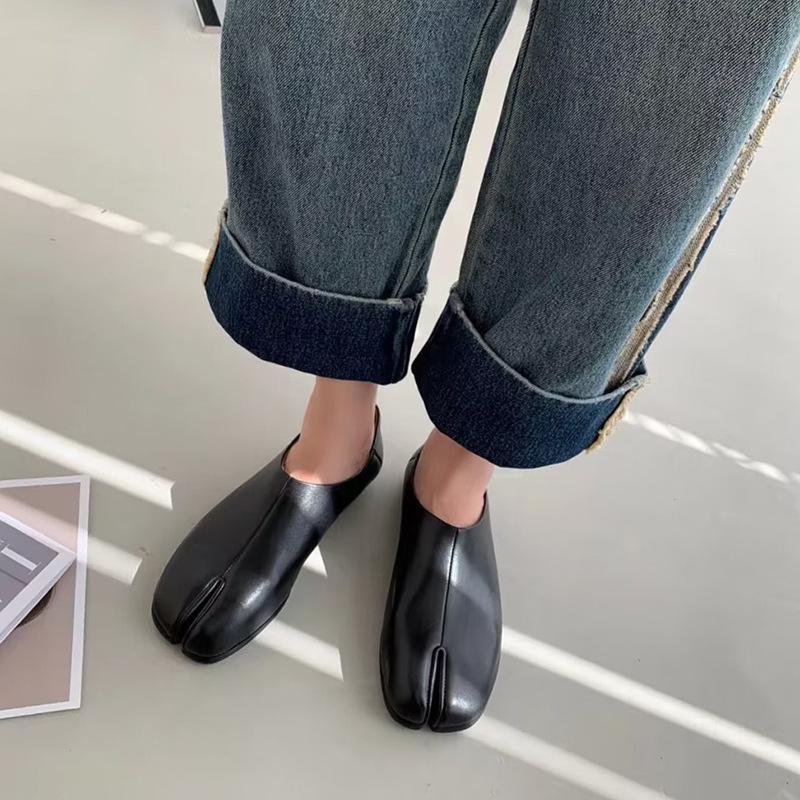 Pull on Black Tabi Shoes Women Flats Spring Autumn Fashion Silver Slip-on Loafers PU Leather Casual Split Toe Shoes Mary Janes