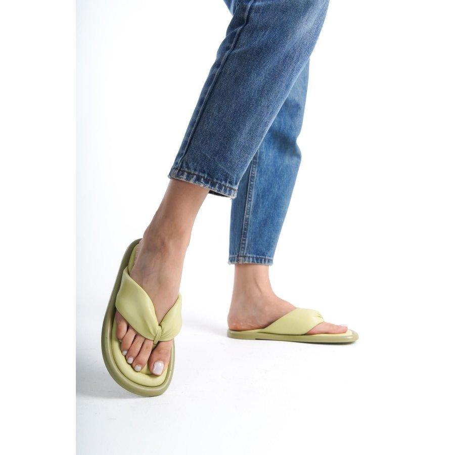 

Женские шлепанцы из натуральной кожи на плоской подошве 38 светло-зеленый